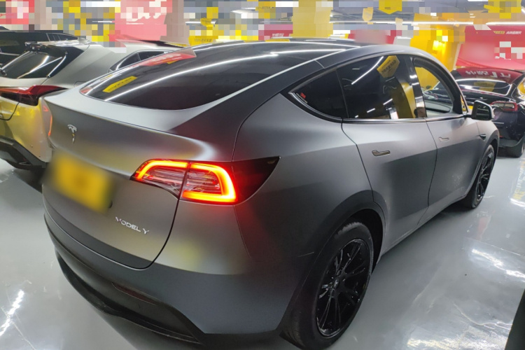 特斯拉 Model Y 2022款 后轮驱动版车身外观7