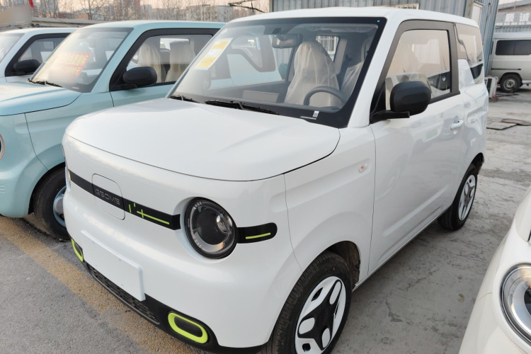 吉利银河 熊猫 2025款 210km 元气熊车身外观1