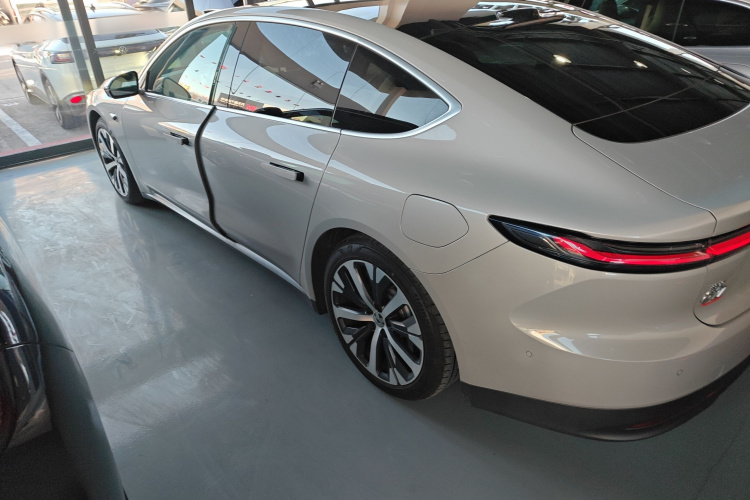 蔚来ET7 2022款 100kWh 首发版车身外观4