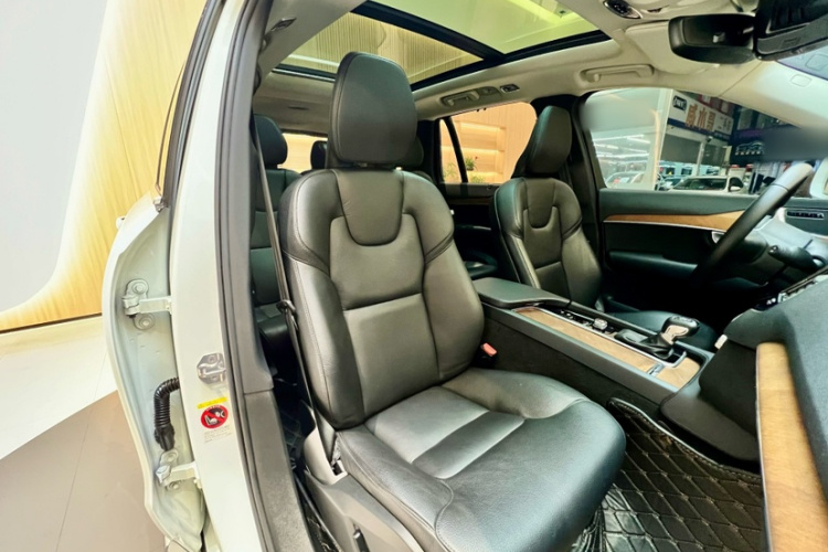 沃尔沃XC90 2019款 T6 智逸版 7座 国VI局部细节41