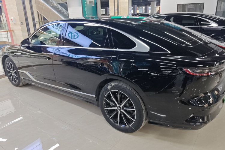 岚图汽车 岚图追光 2024款 PHEV 四驱超长续航行政版车身外观4