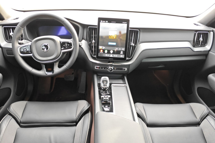 沃尔沃XC60新能源 2026款 插电式混动 长续航四驱智远极夜黑版中控内饰12