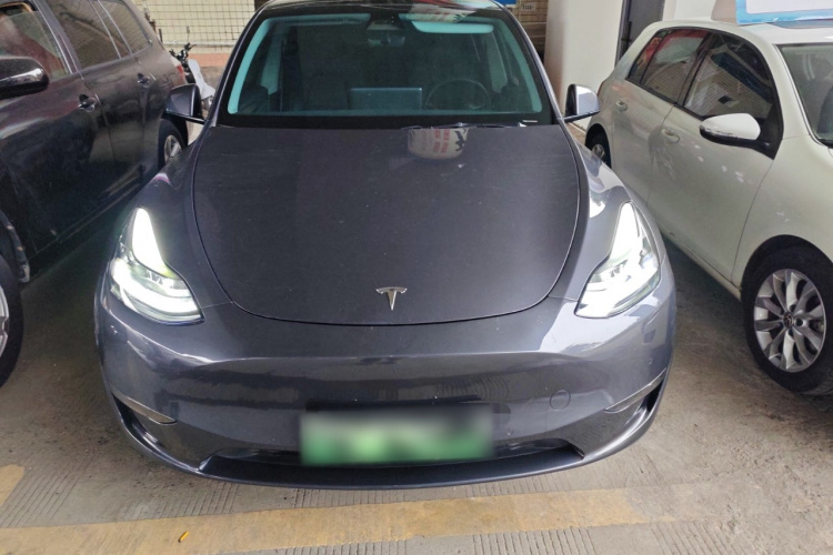 特斯拉 Model Y 2021款 标准续航后驱版车身外观2