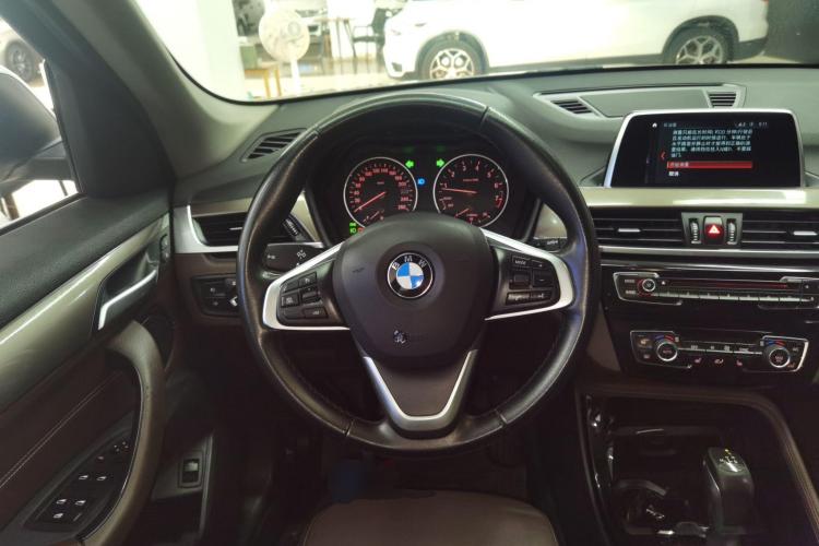 宝马X1 2018款 xDrive20Li 尊享型中控内饰13