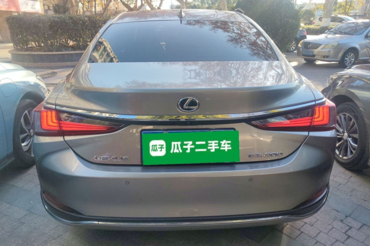 雷克萨斯ES 2022款 200 卓越版车身外观6