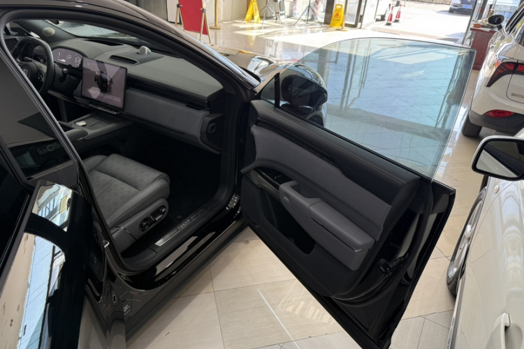 极氪7X 2025款 75kWh 后驱智驾版中控内饰7005