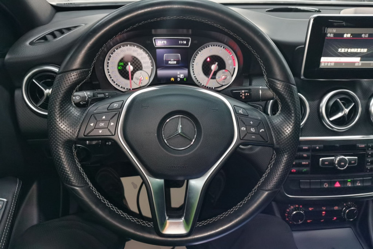 奔驰A级(进口) 2015款 A 200 时尚型中控内饰13