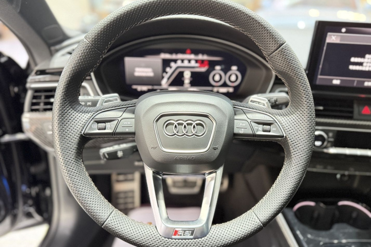 奥迪RS 5 2023款  RS 5 2.9T Sportback 暗金版中控内饰7002