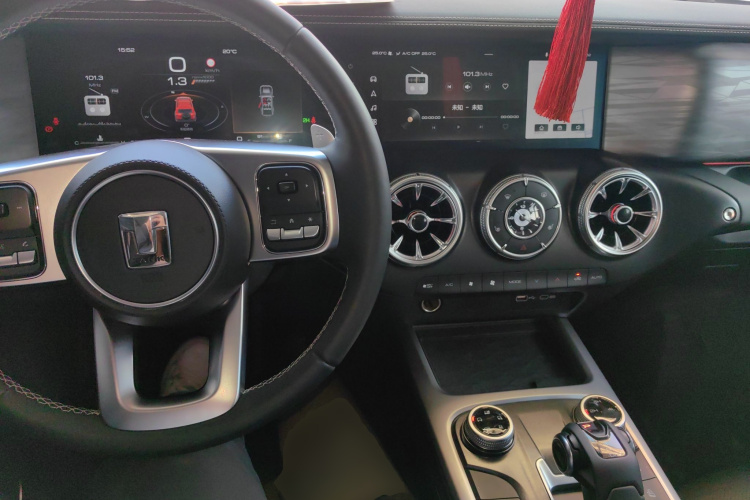 坦克300 2023款 越野版 2.0T 征服者中控内饰12