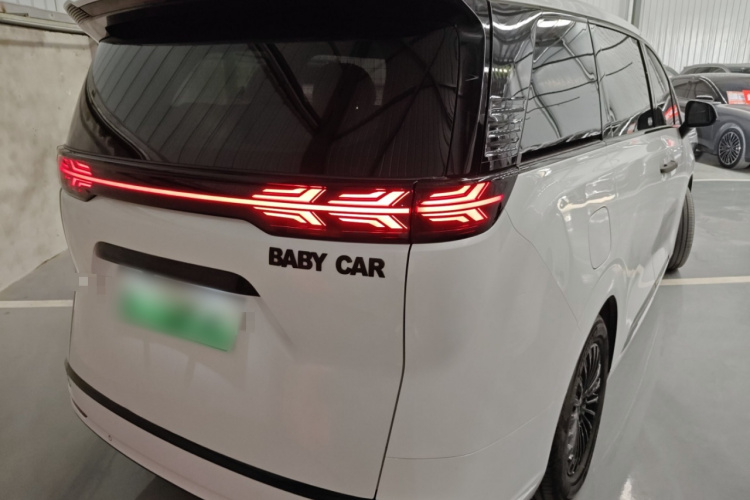 腾势D9 2022款 DM-i 1040 尊贵型车身外观7