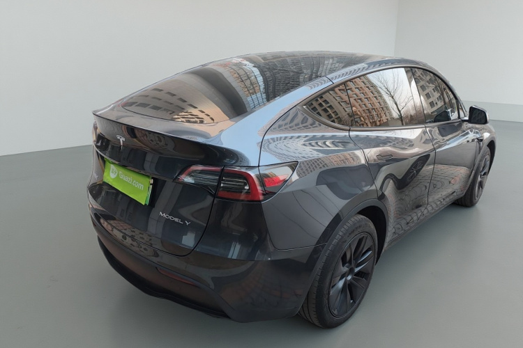 特斯拉 Model Y 2024款 后轮驱动版车身外观7