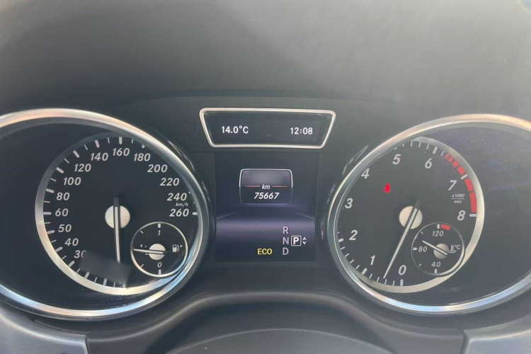 奔驰M级 2014款 ML 320 4MATIC中控内饰7009