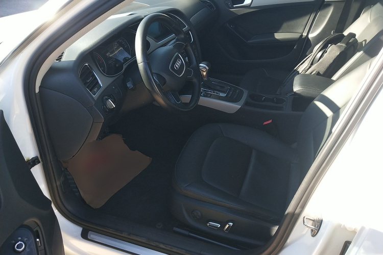 奥迪A4L 2013款 30 TFSI 自动舒适型中控内饰19