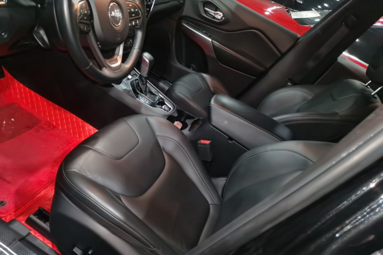 Jeep 自由光 2019款 2.0T 四驱探享版+自动驾驶智慧包 国V局部细节19