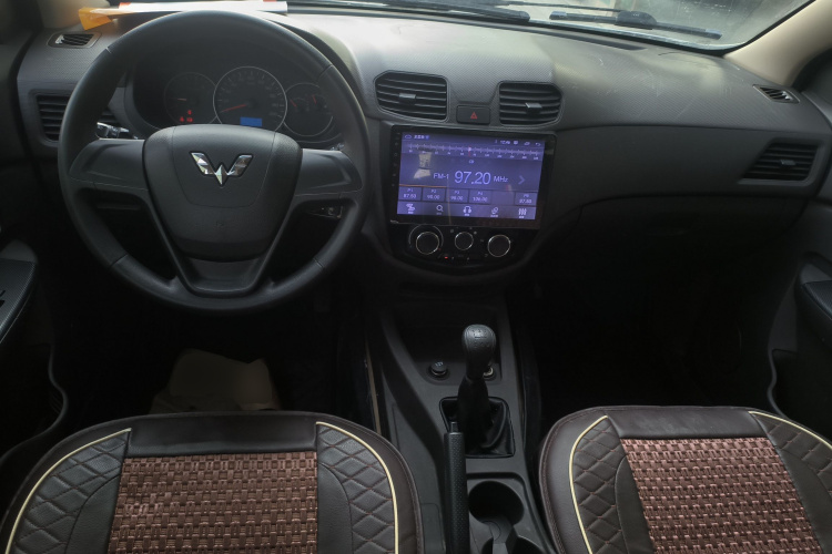 五菱汽车 五菱宏光 2018款 1.5L 经典款S标准型中控内饰12