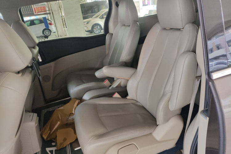 别克GL8 2017款 25S 舒适型 国V中控内饰7004