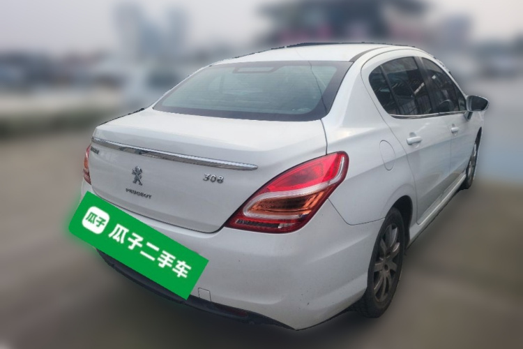 标致308 2014款 乐享版 经典 1.6L 手动风尚型车身外观7