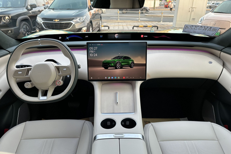 小米汽车 小米YU7 2025款 超长续航高性能四驱Max版中控内饰7006