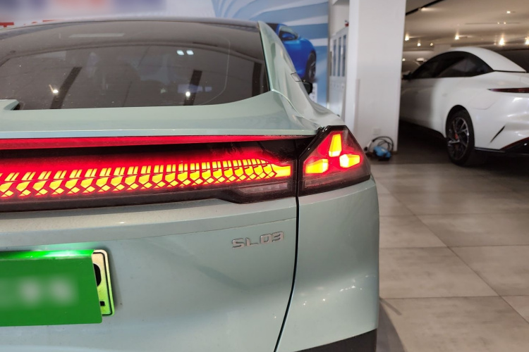 深蓝汽车 深蓝SL03 2024款 530Max纯电版车身外观9