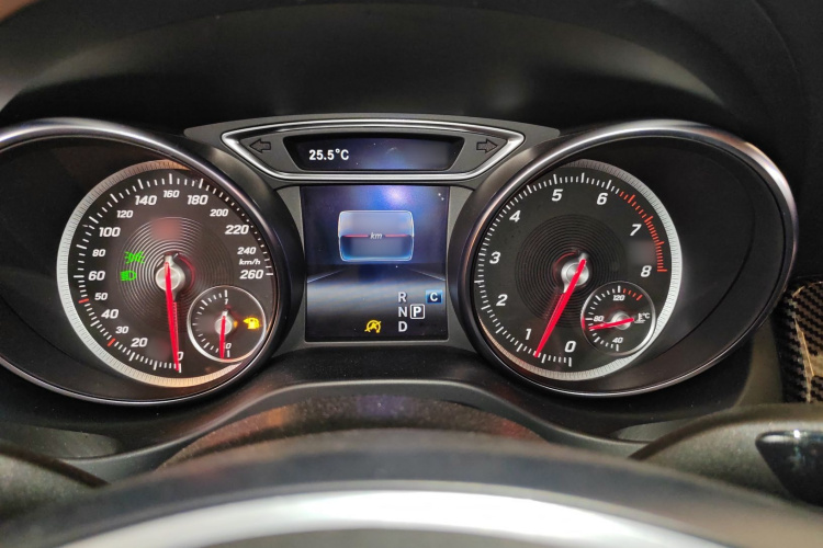 奔驰GLA 2018款 GLA 200 动感型局部细节14