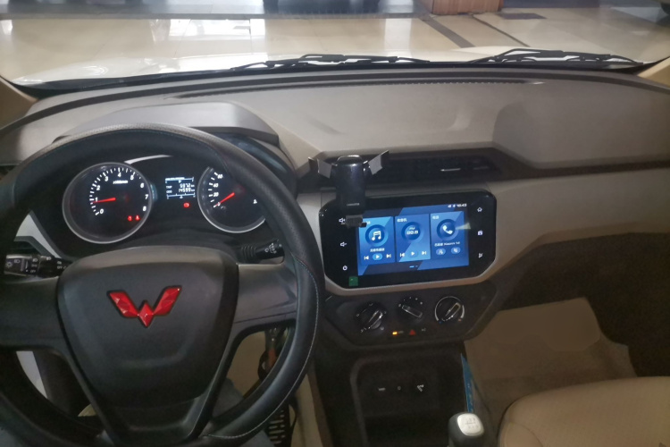 五菱汽车 五菱宏光 2021款 1.5L改款 S舒适型 液压助力LAR中控内饰12