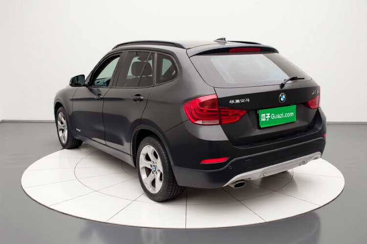 宝马X1 2013款 sDrive18i 时尚型车身外观5