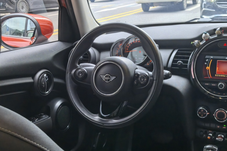 MINI 2019款 1.5T ONE 五门版中控内饰7011