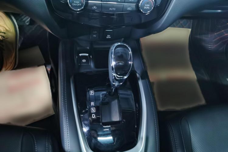 日产 奇骏 2021款 2.0L CVT 2WD XL ITS舒适纪念版中控内饰7003