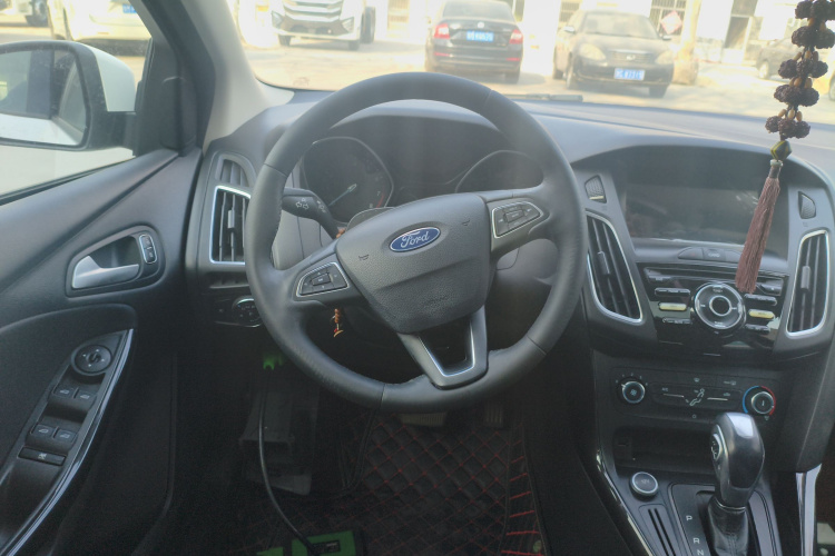 福特 福克斯 2018款 两厢经典 1.6L 自动风尚型智行版局部细节13