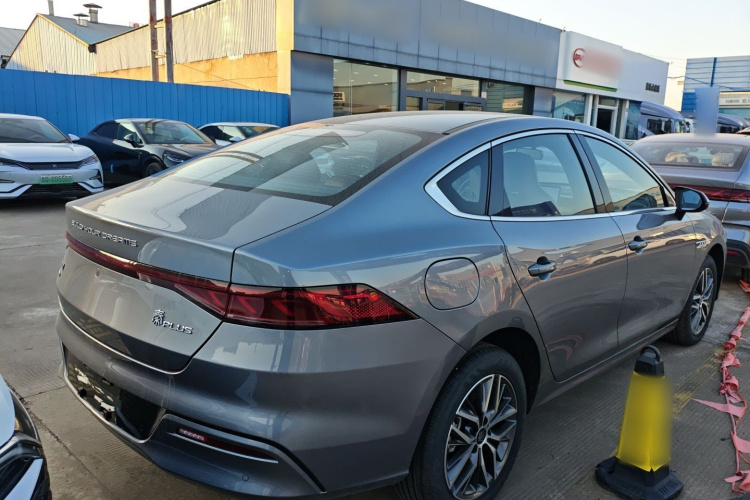 比亚迪 秦PLUS 2024款  荣耀版 DM-i 120KM超越型车身外观6005