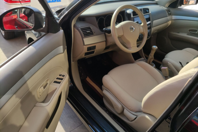 日产 轩逸 2012款 经典 1.6XE 手动舒适版中控内饰20