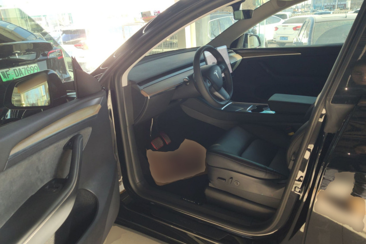 特斯拉 Model Y 2022款 改款 长续航全轮驱动版中控内饰20