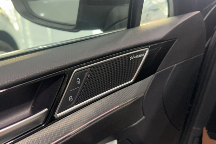 大众 迈腾 2023款 200万辆纪念版 380TSI DSG旗舰型中控内饰21