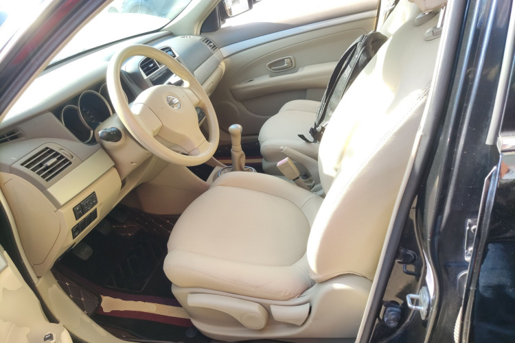 日产 轩逸 2012款 经典 1.6XE 手动舒适版中控内饰19