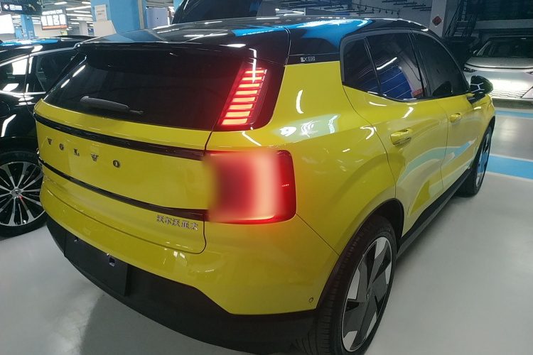 沃尔沃EX30 2025款 后驱长续航版 Ultra车身外观7