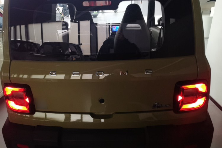 吉利银河 2025款 210km 熊猫骑士车身外观6