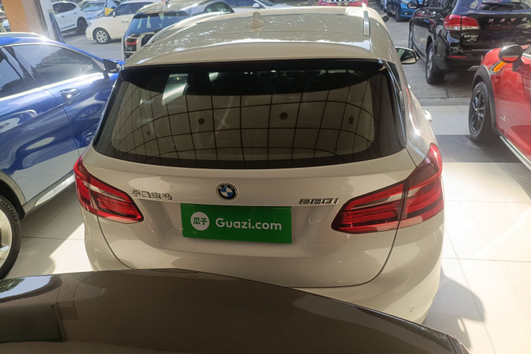 宝马2系旅行车 2016款 220i 领先型车身外观6