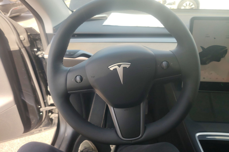 特斯拉 Model Y 2022款 改款 后轮驱动版中控内饰13