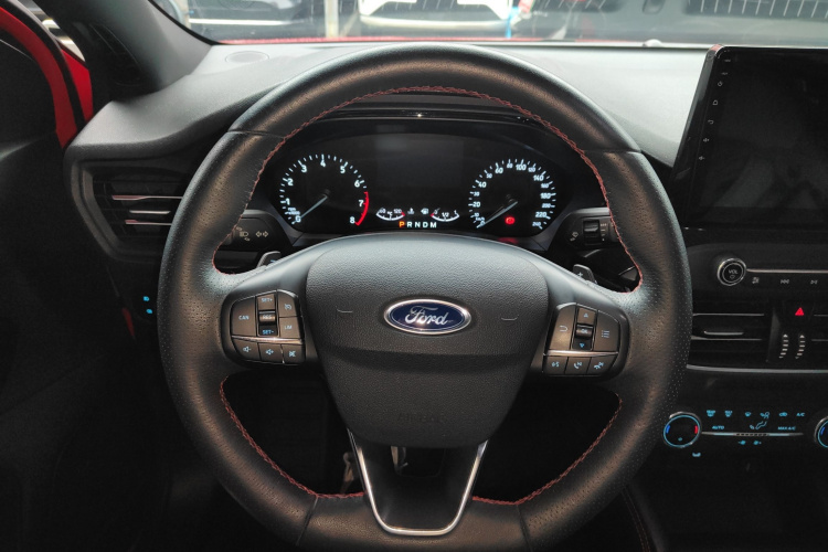 福特 福克斯 2020款 三厢 EcoBoost 180 自动ST Line局部细节13