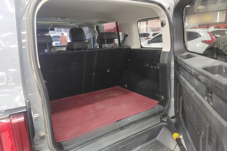 坦克300 2024款 2.0T 征服者机舱底盘23