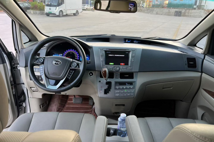 比亚迪M6 2015款 2.4L 自动尊贵版中控内饰7007