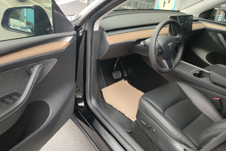 特斯拉 Model Y 2022款 长续航全轮驱动版中控内饰20