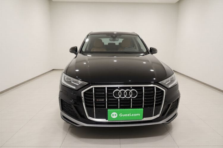 奥迪Q7 2023款 45 TFSI quattro S line运动型车身外观2
