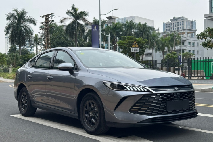 比亚迪 秦PLUS 2025款 DM-i 智驾版 55KM领先型车身外观6001