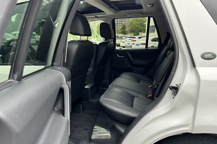 路虎 神行者2 2013款 2.2T SD4 SE柴油版中控内饰7002