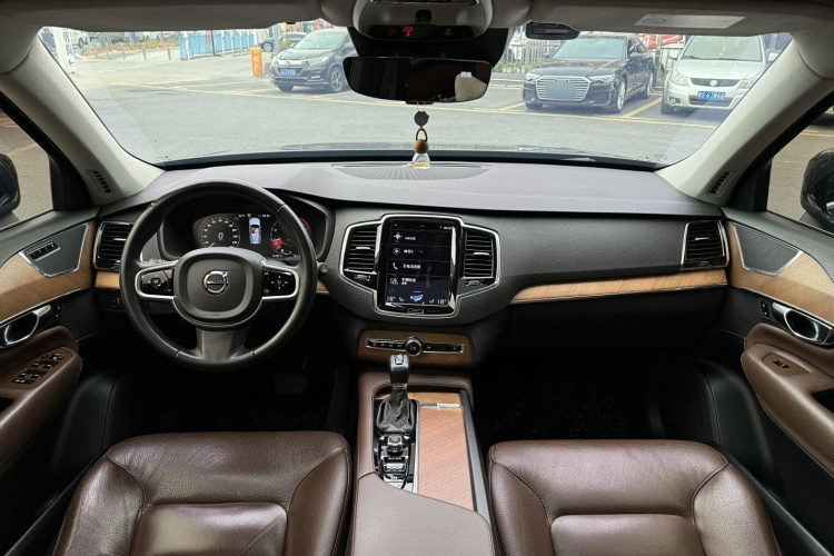 沃尔沃XC90 2020款 改款 T6 智逸豪华版 7座中控内饰7002