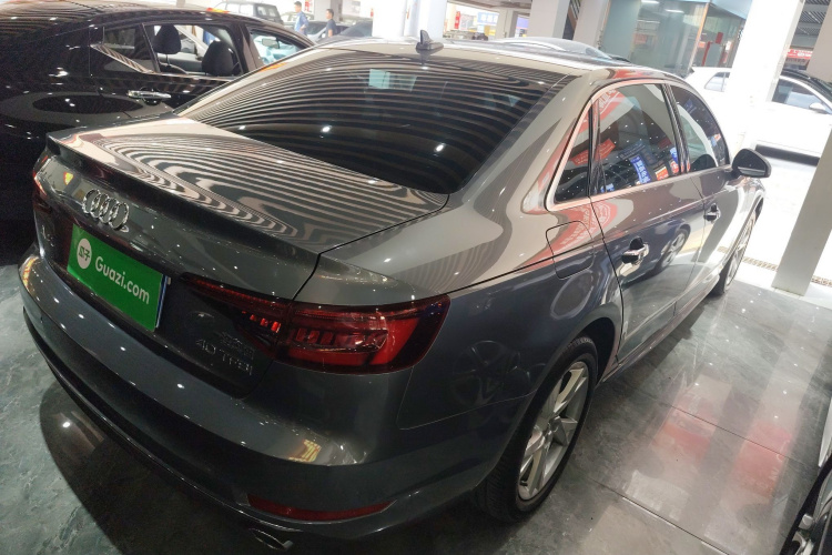 奥迪A4L 2018款 30周年年型 40 TFSI 进取型车身外观7