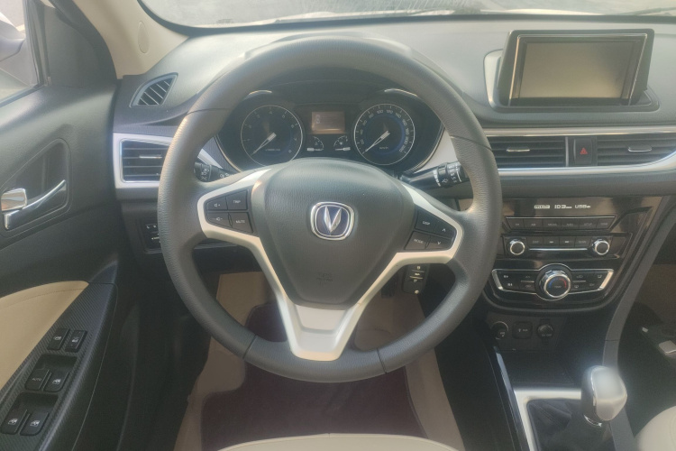 长安 悦翔V7 2015款 1.6L 手动乐享型 国V中控内饰13