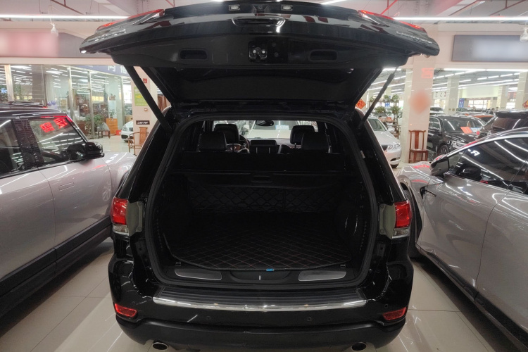 Jeep 大切诺基(进口) 2017款 3.0L 舒享导航版机舱底盘23