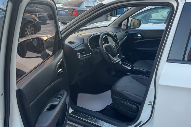 中华V3 2017款 1.5L 自动精英型车身外观6006